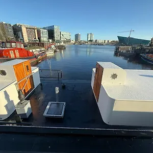 Houseboat-amsterdam-classic Amsterdam